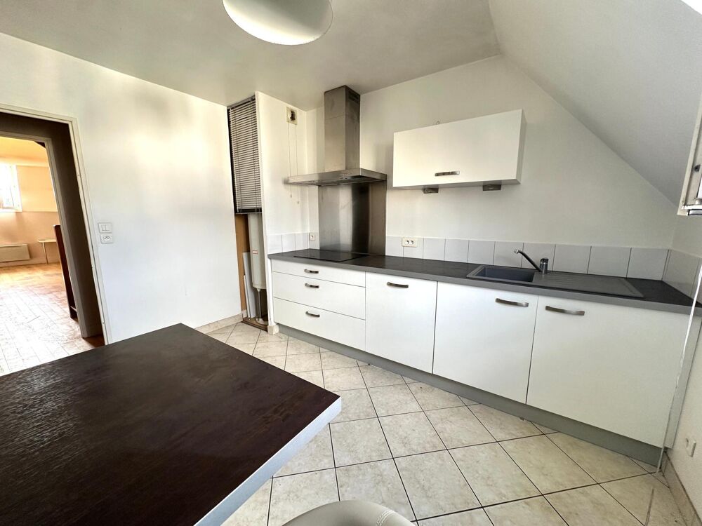 Duplex dans quartier historique avec parking privatif.