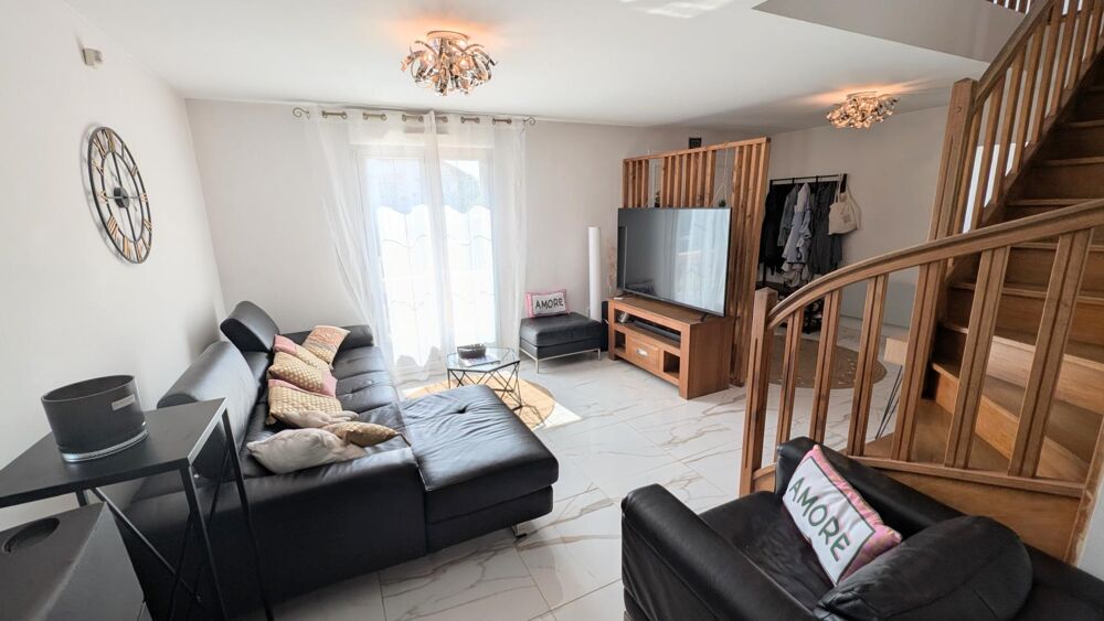 A Clichy-Sous-Bois (77500) Maison de 140 m², 6 pièces 4 chambres Terrain 400 m²