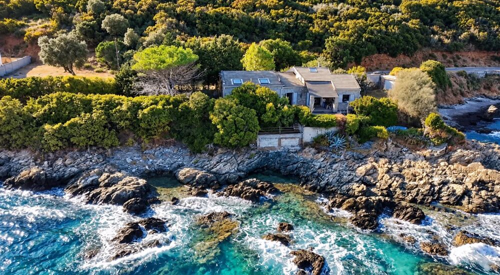 Vente Maison SANTA SEVERA – LURI | Une propriété pieds dans l'eau, face à la Méditerranée Luri