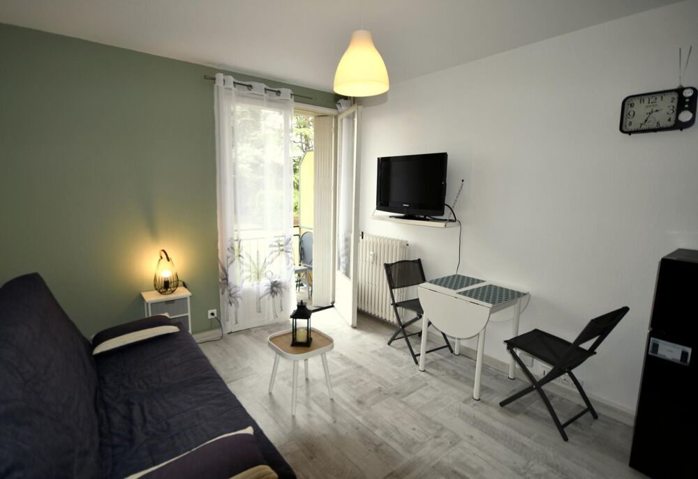 Studio meublé avec balcon - Parking - investissement clé en main