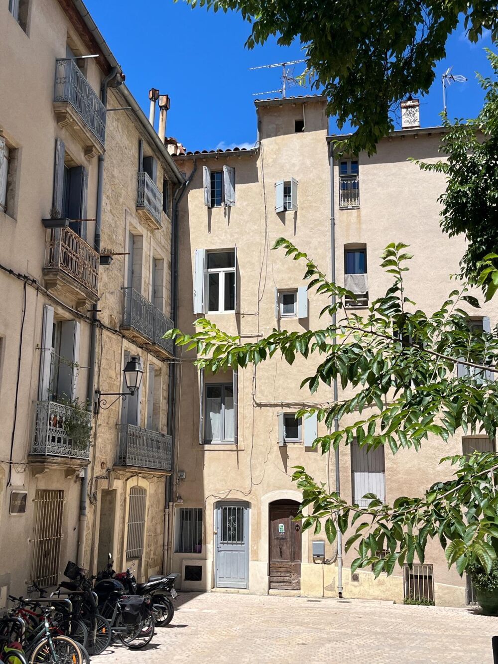 Studio rdc proche place de la canourgue