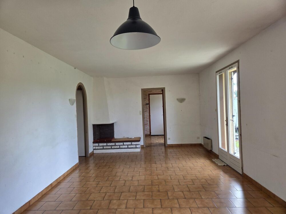 Maison individuelle de 65m² environ à Port-Sainte-Foy-et-Ponchapt. Deux chambres dont une avec un grand placard donnant sur l'ar