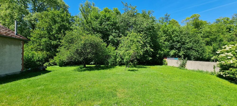Belle propriété rénovée et bordée par une rivière