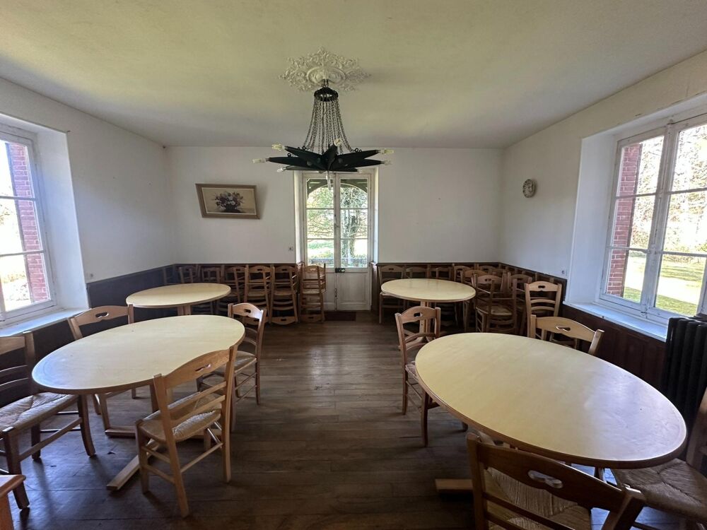 Maison de maître, 306 m²,12 pièces, 10 chambres, parc boisé.