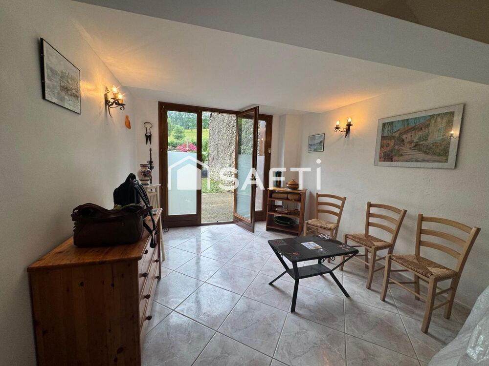 MAISON DE VILLAGE AVEC UN JARDIN