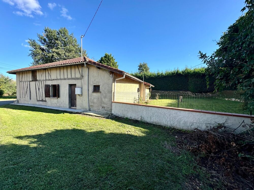 Maison T5 d'environ 100m² avec combles aménageables, dépendance non attenante sur un terrain de 4300m² en totalité.