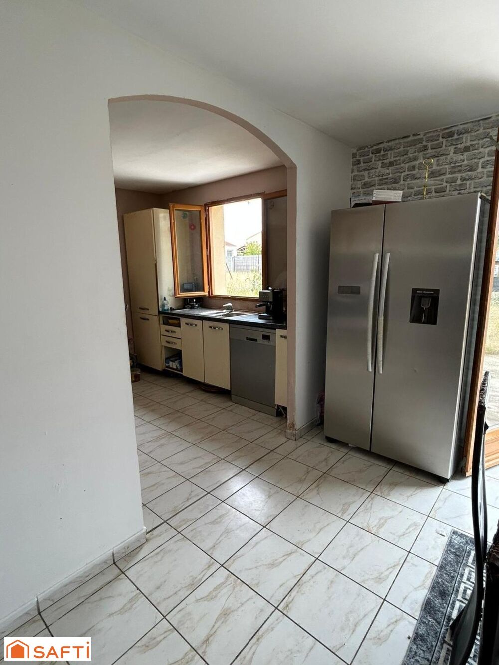 Maison 102 m2, 889 de superficie terrain