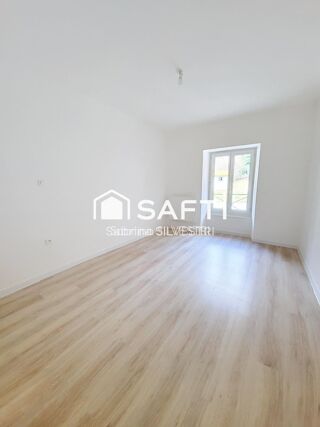  Appartement à louer 5 pièces 108 m²