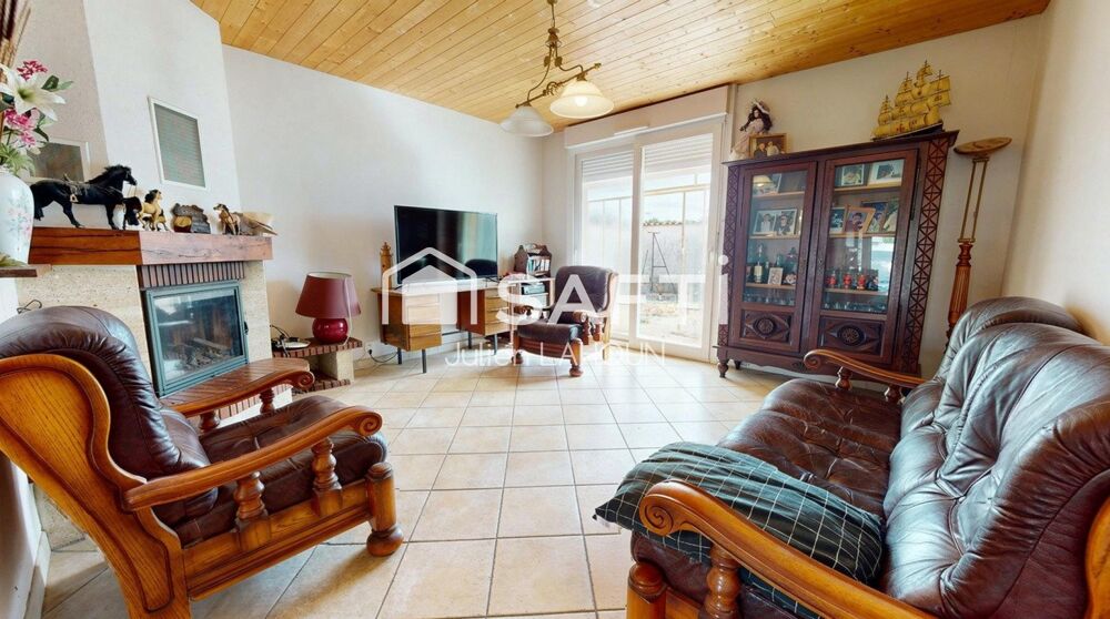 Vente Maison Maison de plain-pied avec véranda lumineuse et fort potentiel de rénovation Roullet-saint-estephe