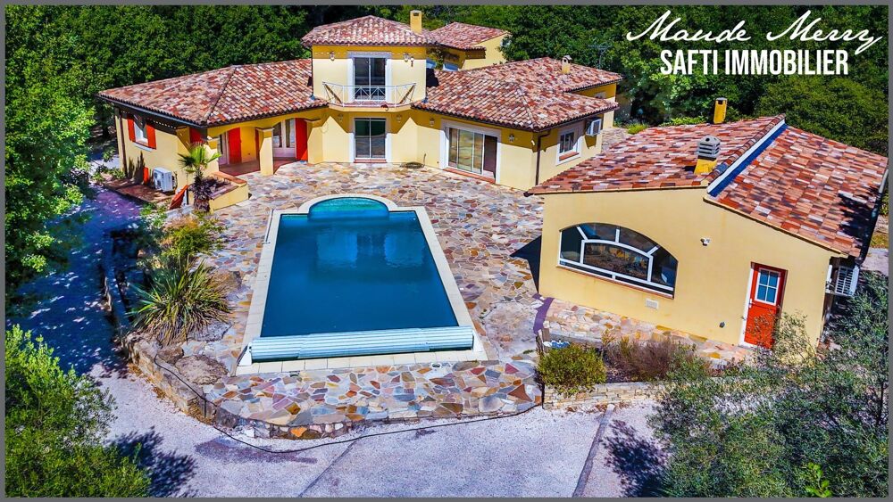 Villa au charme Povençal de 165 m2 - 4 chambres dont 3 au RDC et un bureau - pool house de 55 m2 - piscine - garage avec comble