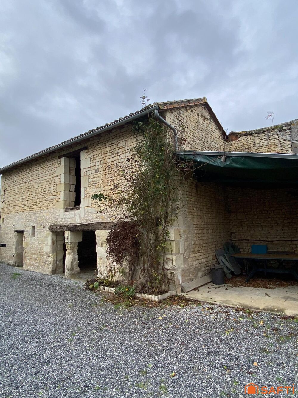 Longère en pierre de caractère