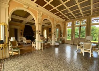  Propriété/château à vendre 15 + pièces 750 m² Jazeneuil