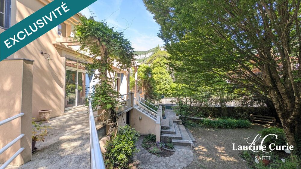 Maison 9 pièces de 216m² avec sous-sol intégral