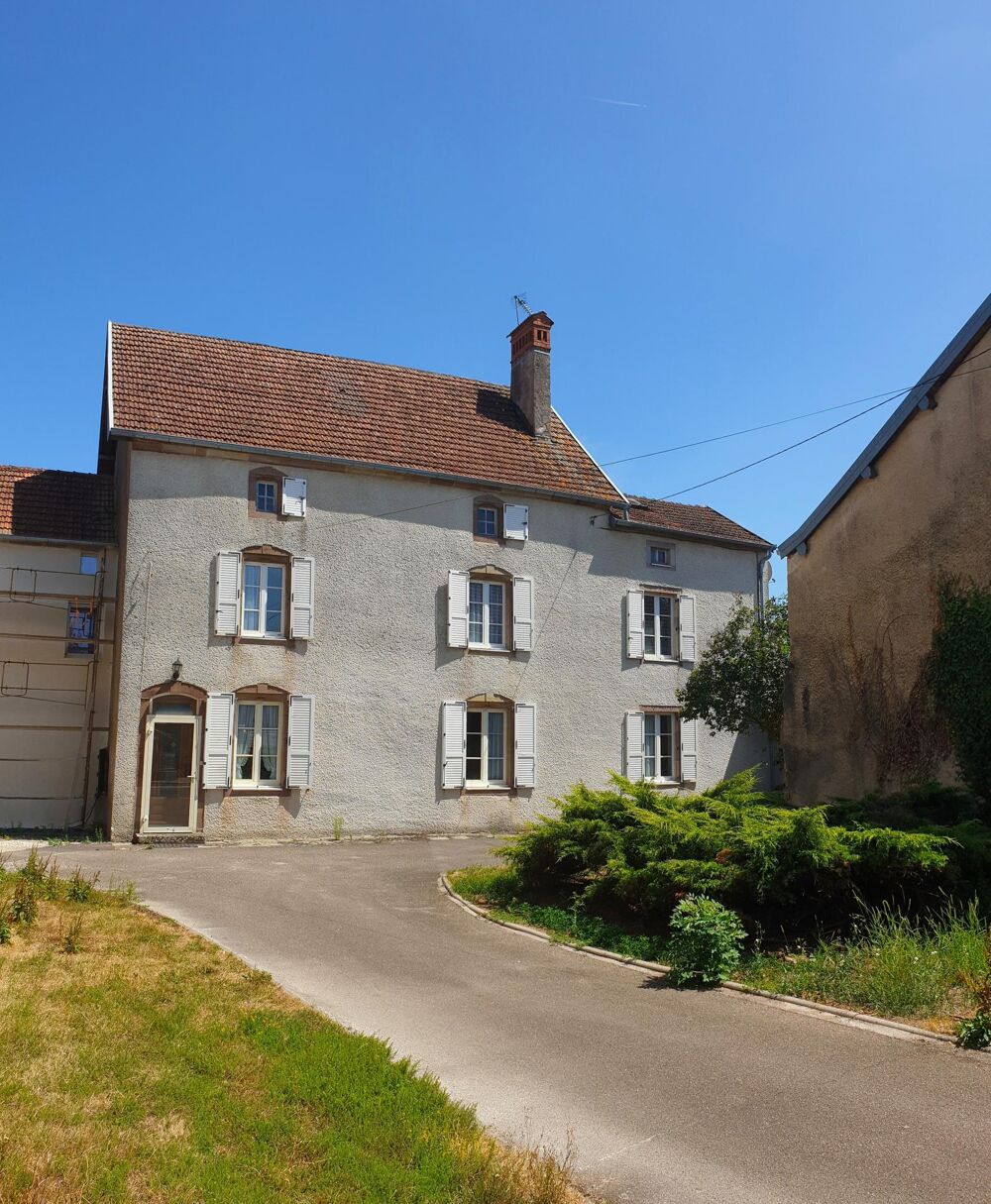Maison de caractère avec jardin clos et dépendances