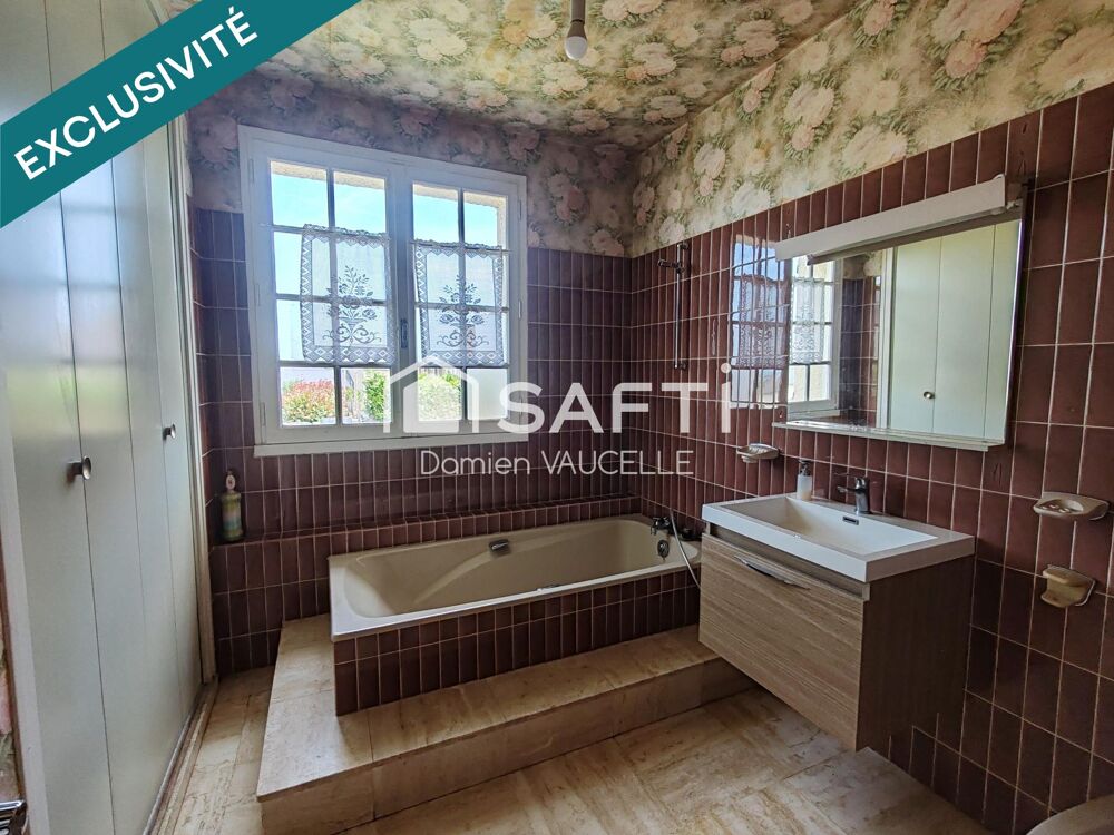 Pavillon de 216 m² avec 6 chambres, grand sous-sol et jardin.