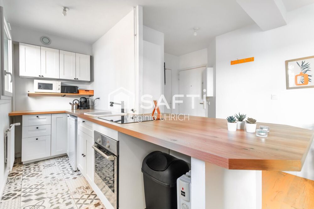 STUDIO de charme, RÉNOVÉ, de 32m2, CARREZ, AVEC GRANDE CAVE, à Maurepas, en zone piétone, au calme et proche de toutes commodité