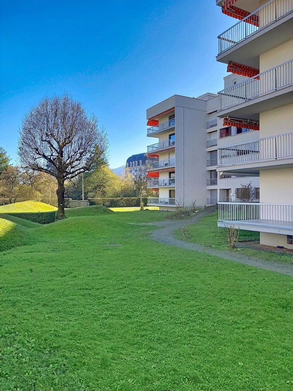 A deux pas du lac dans le secteur prisé d'Albigny