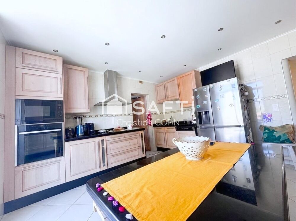 Vente Appartement SUPERBE DUPLEX T7 DE 172 m2 NICHÉ AU DERNIER ÉTAGE Toulon
