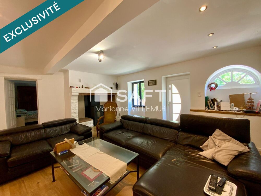 Maison en pierre rénovée et gîte, sur un terrain de 7824 m² avec piscine