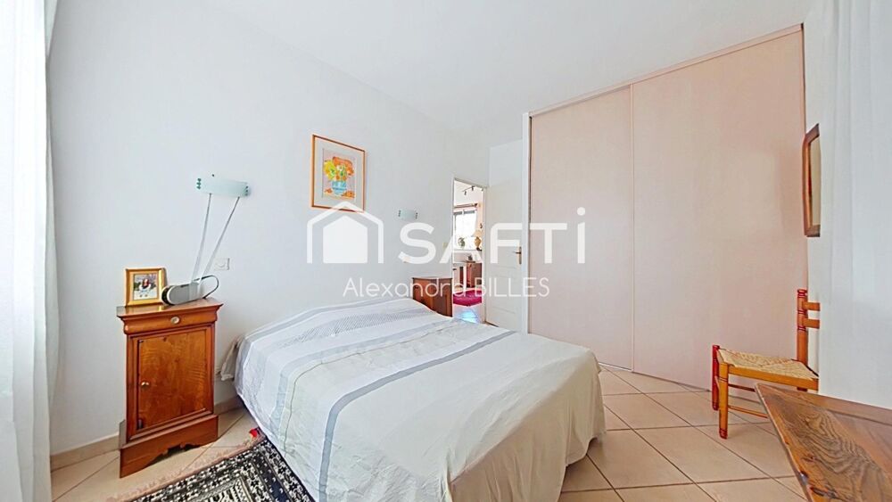 Maison de caractère plain-pied (106 m² surface utile totale avec dépendances), jardin paysager et garage au coeur de Saint-Cypri