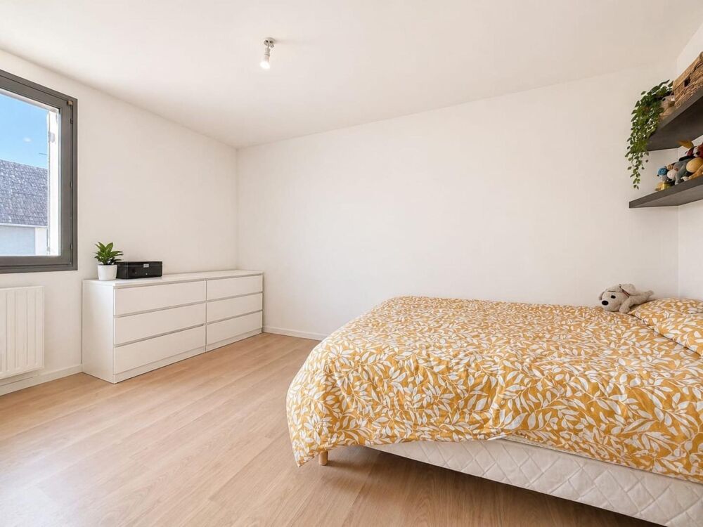 Maison semi individuelle avec garage et jardin