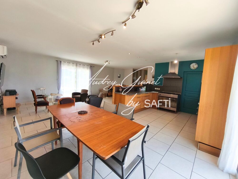 ? Saint-Cyr  Maison familiale avec piscine sur plus de 1200 m² de terrain