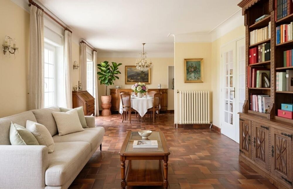 Le calme d'une impasse, le confort d'une maison familiale.