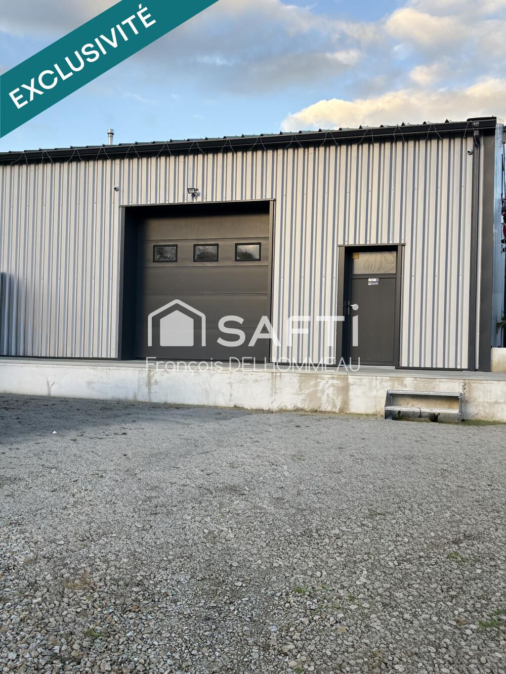   Atelier de 130m2 avec bureau et place de parking 