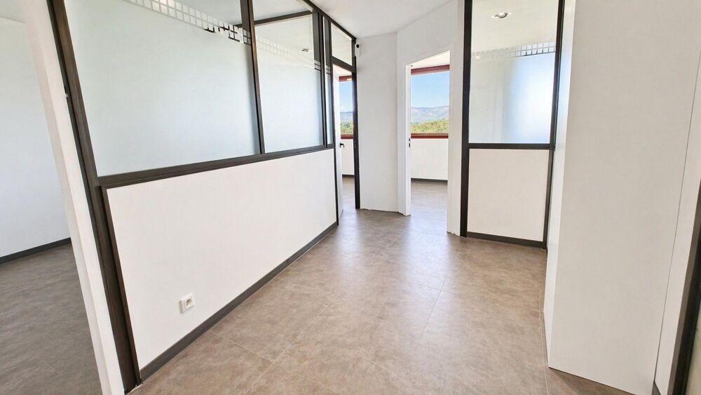   Local pro 10 m² indépendant dans complexe de 124m² Saint-raphael