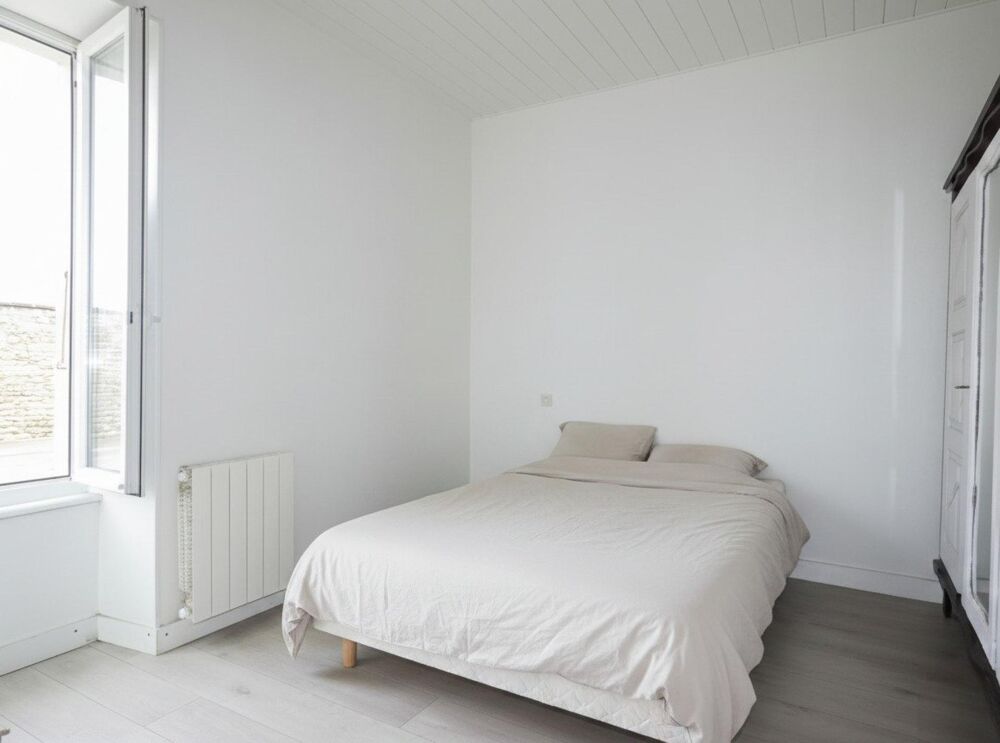 Maison en pierre  70 m² habitables  Garage de 36 m²  Terrain clos sans vis-à-vis À 9 min de Luçon et moins de 15 min des pla