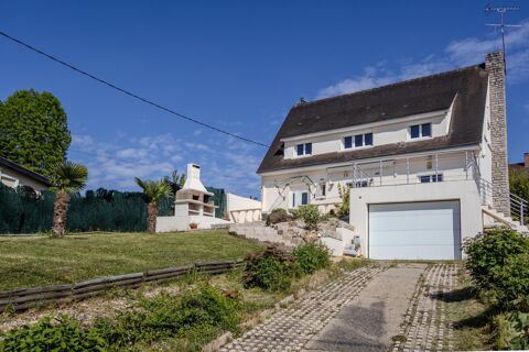   Maison rénovée 6 pièces 140 m² Terrain 905 m² Maison - 6 pièce(s) - 137 m²