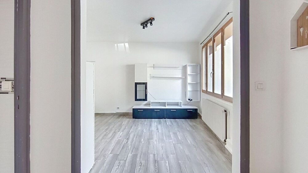 Vente Maison Maison de ville 75M2  / T4 en centre  ville de MAULE. 3 chambres. Maule