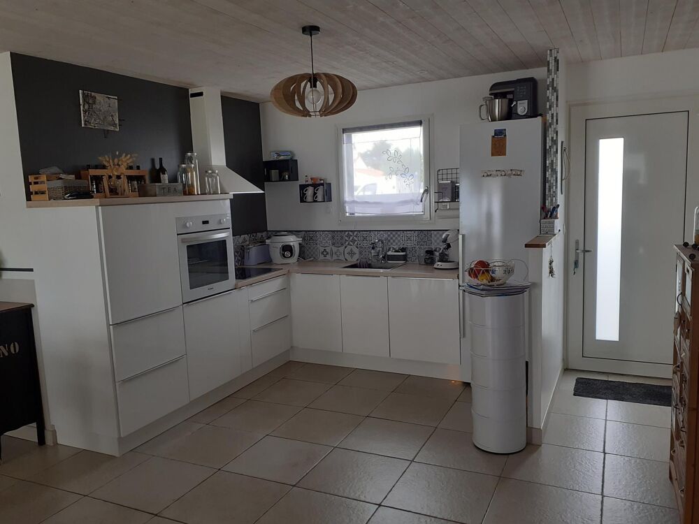 A la Guérinière, à 100 mètres de la plage, maison de plain pied de 97 m2 de surface habitable toute récente et une chambre indép