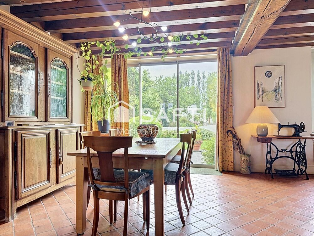 Superbe longère de 205m² habitables environ avec piscine et jardin soigné