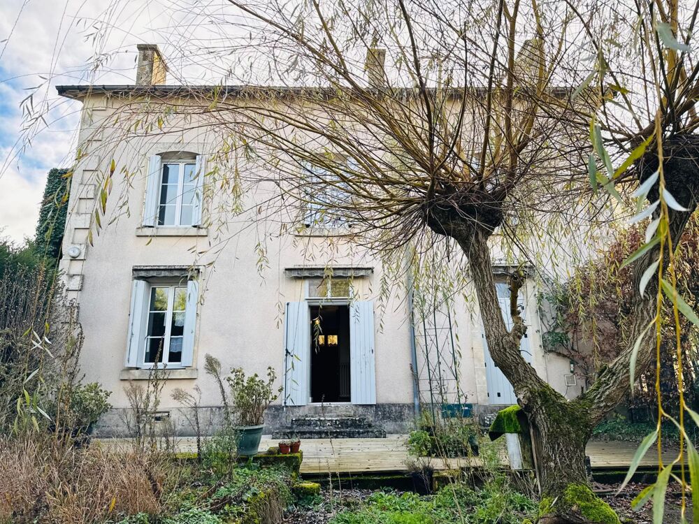 Maison 7 pièces 159 m² · à La Creche · 159 m² · 240 000 €