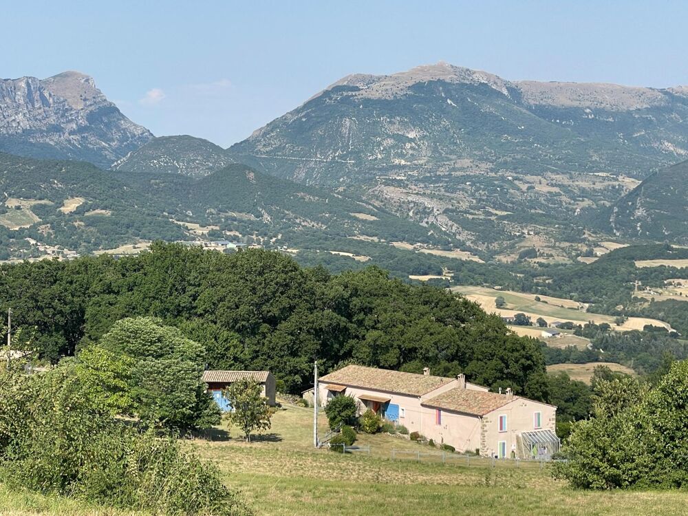 Vente Maison Entre Dieulefit et Bourdeaux - Ancienne ferme rénovée sur 13 hectares avec vue panoramique sur les 3 Becs Le poet-celard