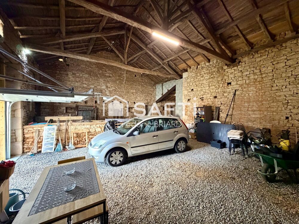 Vente Maison Genouillé 86250. Maison, grange et jardin Genouillé