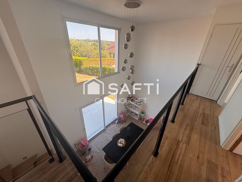 Maison moderne, spacieuse et lumineuse avec un terrain de 1002m2.