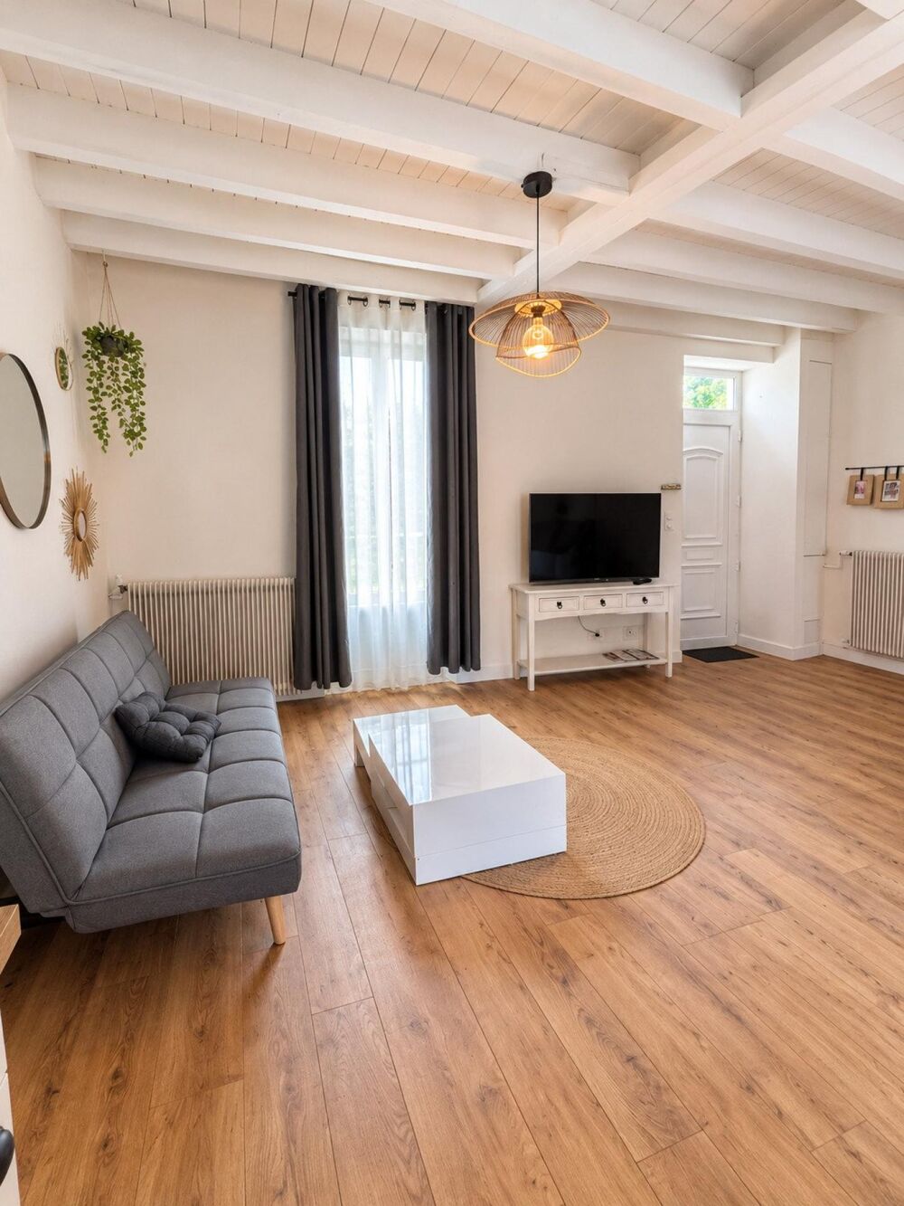 Maison de ville rénovée en pierres  Vendue louée et meublée