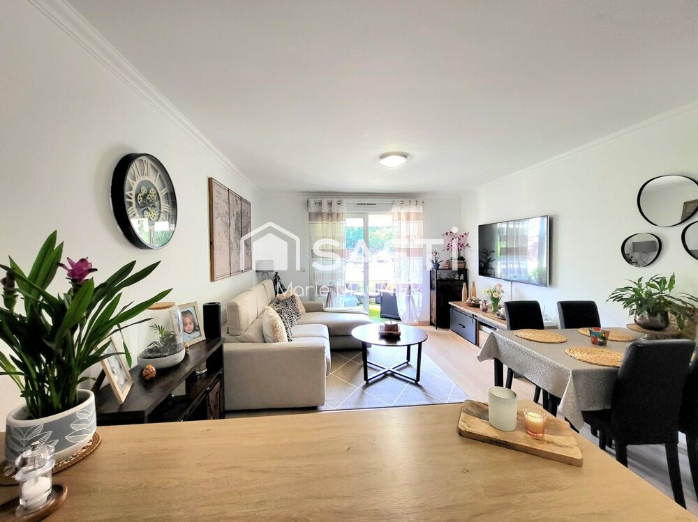 CAVALAIRE-SUR-MER  APPARTEMENT T2 DE 42M2 ENTIÈREMENT RÉNOVÉ AVEC TERRASSE, PARKING ET PISCINE RESIDENCE SECURISEE DE STANDIN