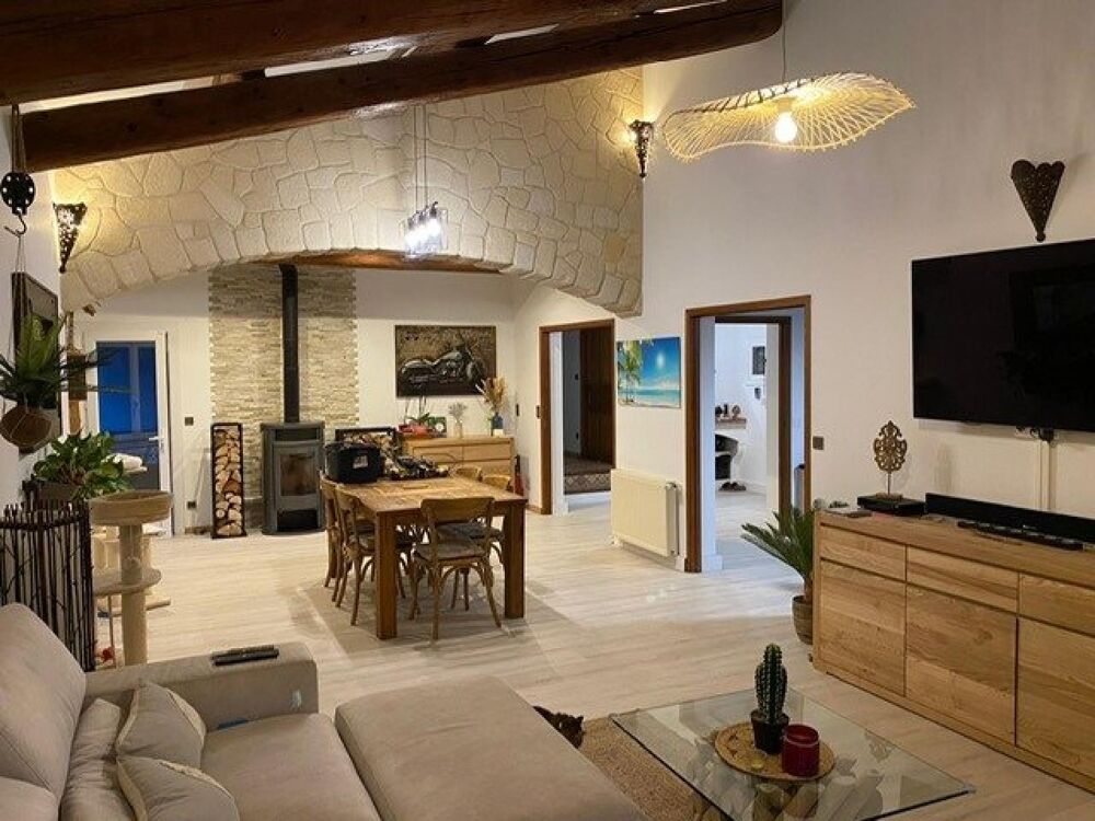 Vente Maison Coup de coeur ! Magnifique propriété dans un état irréprochable sur 5500 m2 de terrain. URGENT Beaucaire