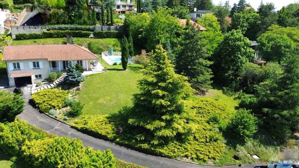 Vue exceptionnelle Puy-de-Dome-MAISON AVEC PISCINE ET GRAND TERRAIN