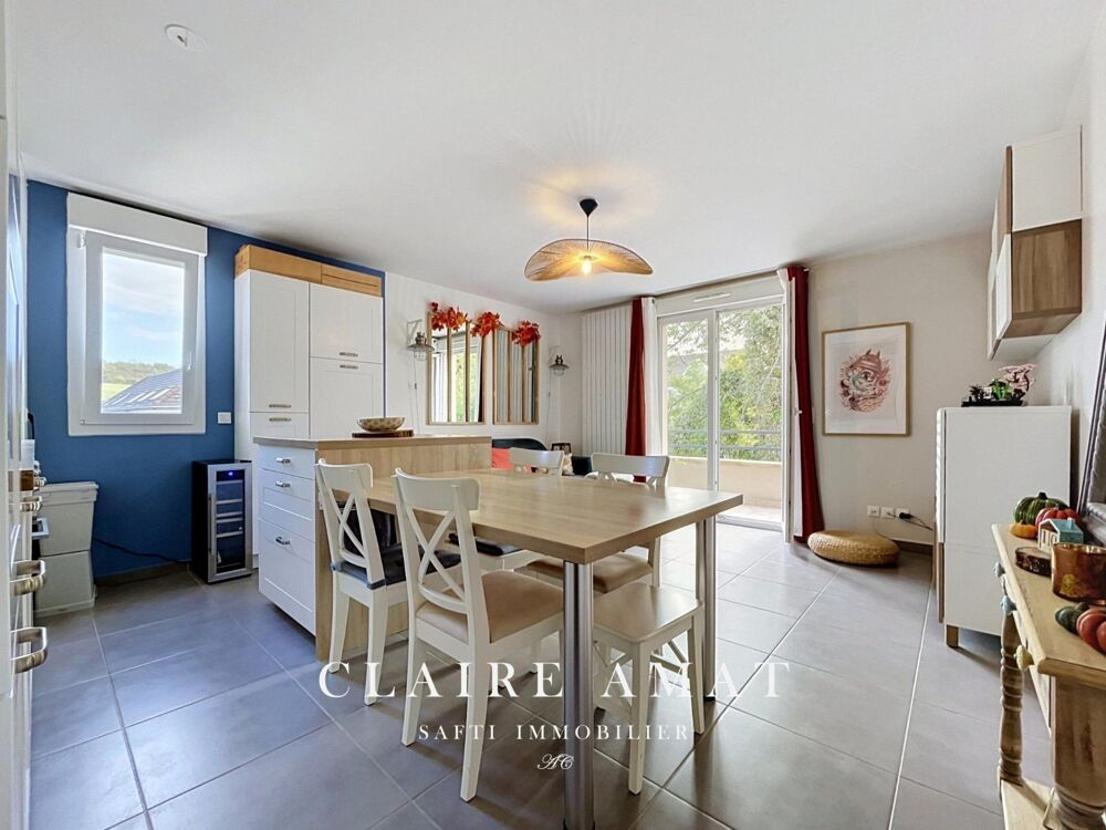 Vente Appartement Duplex 3 pièces avec balcon et deux stationnements couverts Beynes