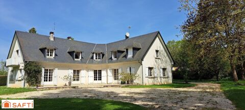   Spacieuse maison de 365 m� avec 8 chambres sur terrain de 23000m� avec pr� et box attenant. Maison - 13 pi�ce(s) - 365 m�