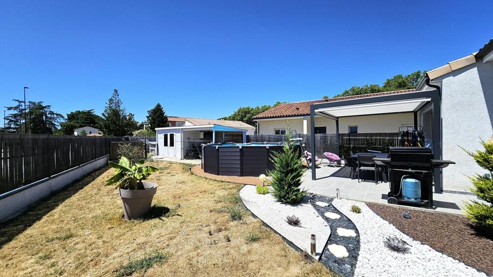 Le confort d'une maison récente, la liberté de tout faire à pied : bienvenue dans votre futur chez-vous.