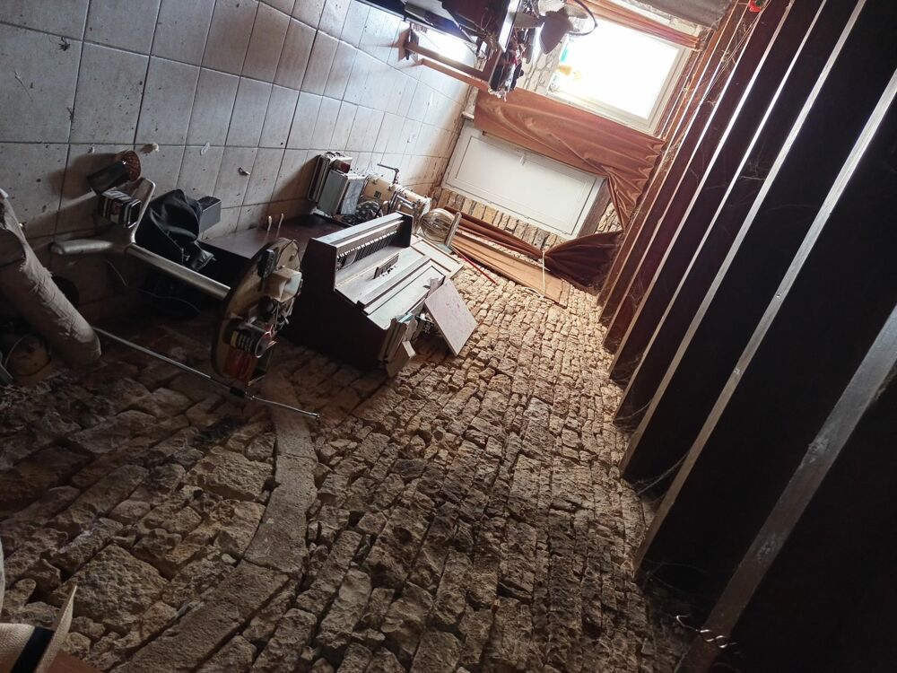 Vente Maison Grande maison 200m2 et grange attenante 190m2 à rénover. Traditionnelle au charme authentique et naturel du patrimoine et du ter Servin
