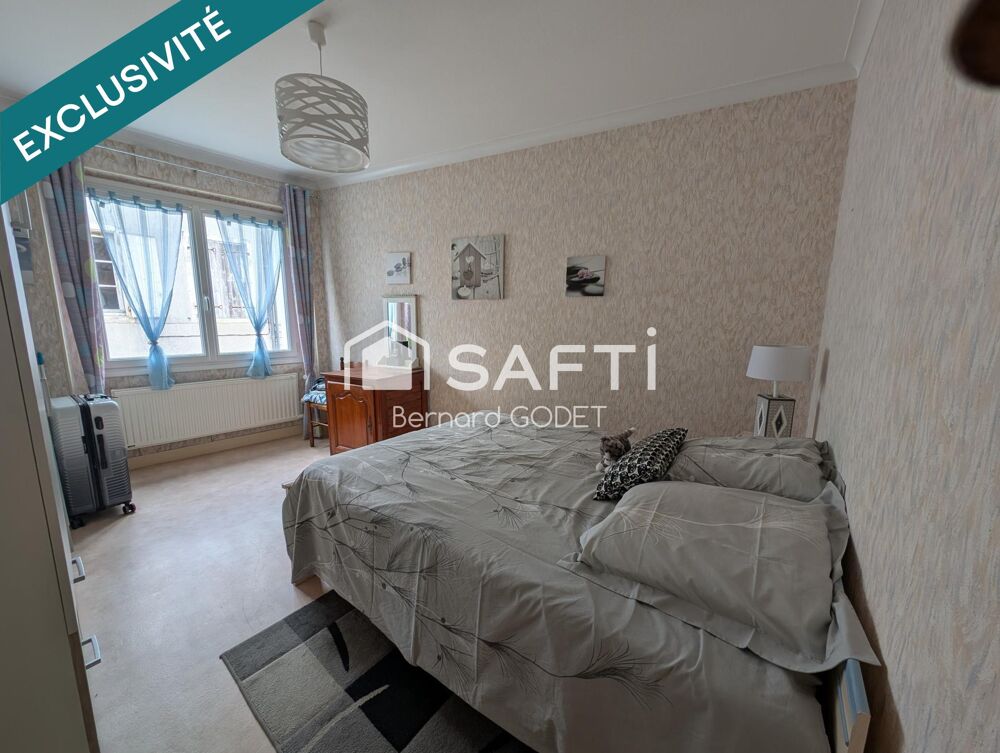 Vente Immeuble RUFFEC CENTRE-VILLE – Un immeuble, deux appartements et trois garages ! Ruffec