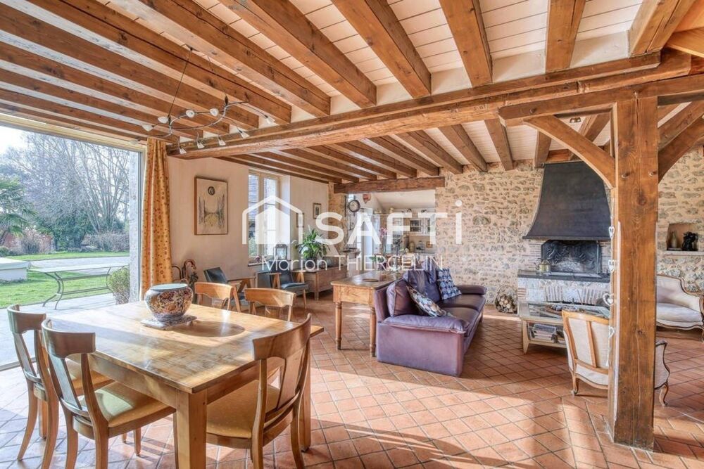 Superbe longère de 205m² habitables environ avec piscine et jardin soigné