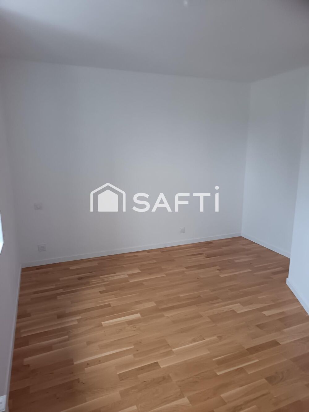 Vente Appartement Maison de ville en pierre rénovée au centre bourg Plerguer