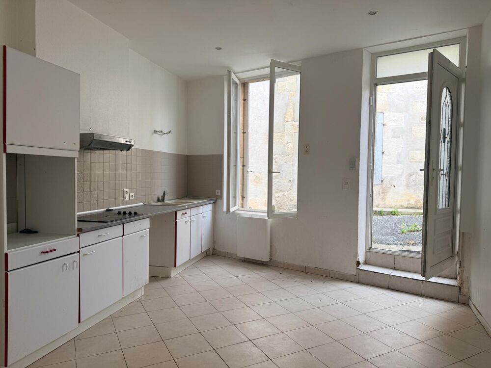Vente Maison Maison T4 d'environ 95 m2 dans le centre de Burie Burie